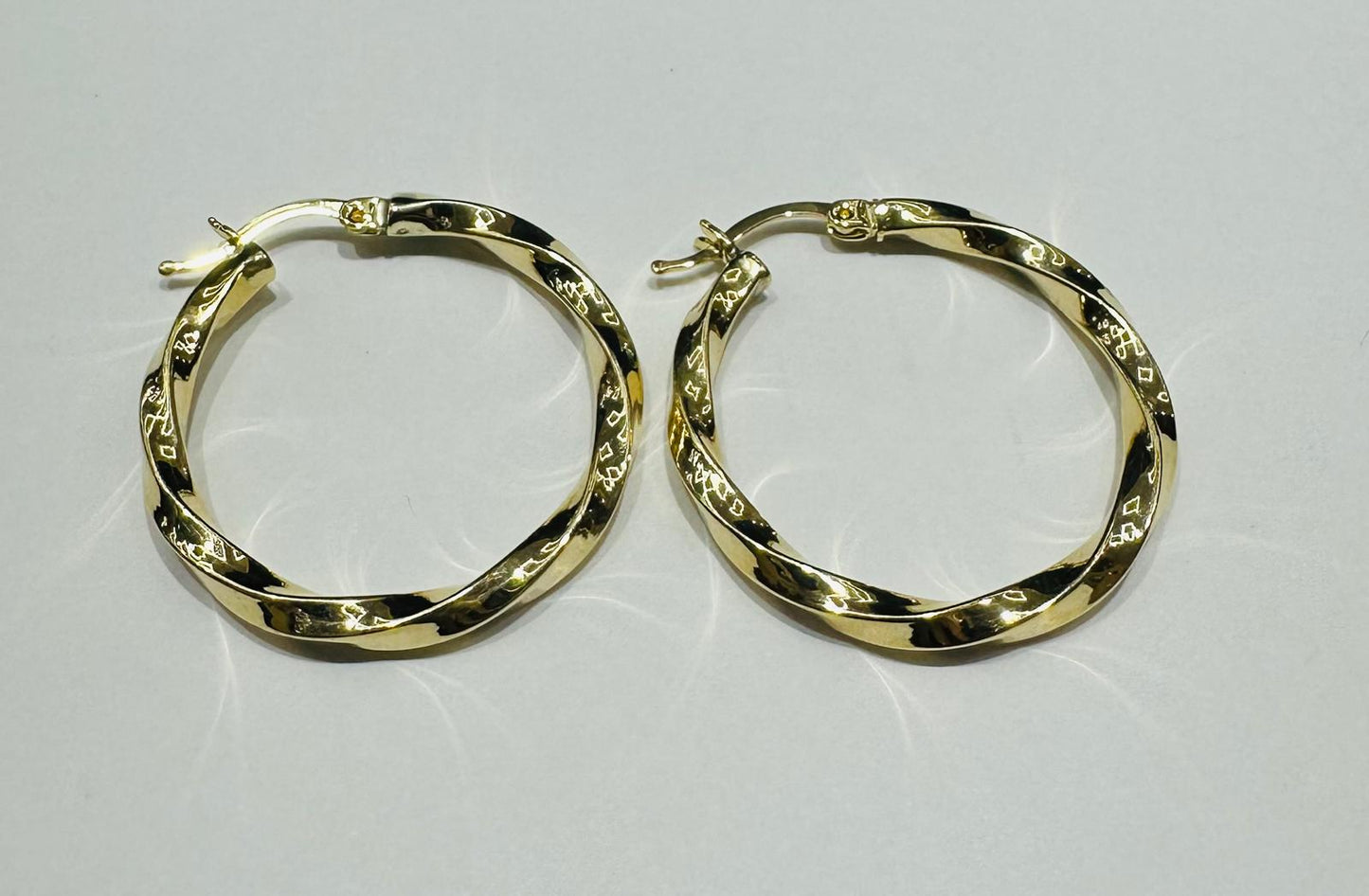 10K GOLD ROUND EARRINGS - WEIGHT: 2.6gm