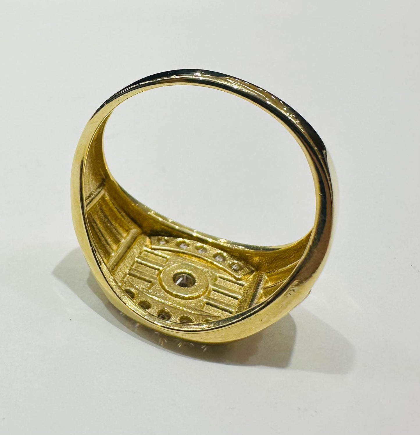 14K GOLD RING WITH CZ STONES- WEIGHT: 5.7gm