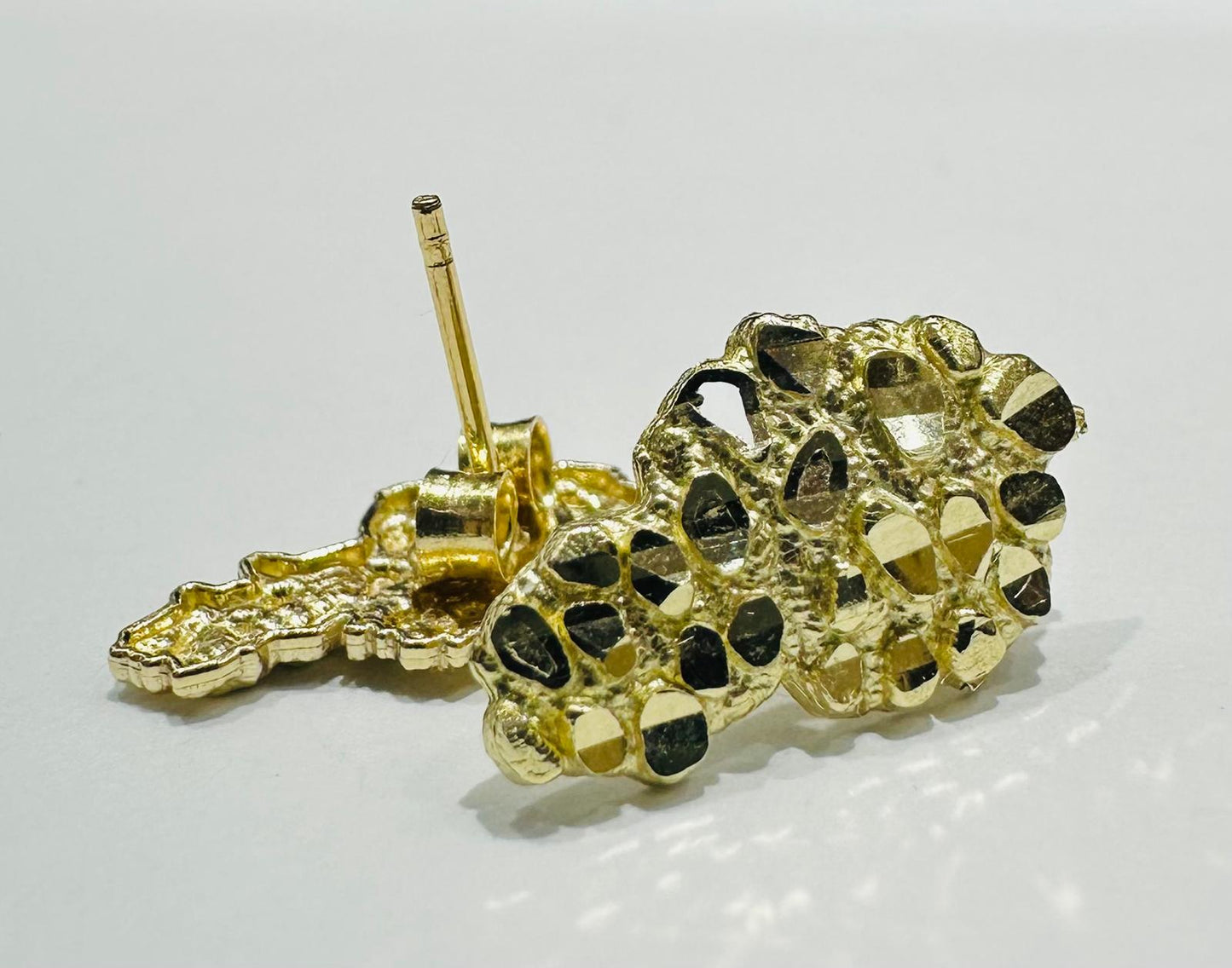 10K GOLD NUGGET EARRING- 1.3gm