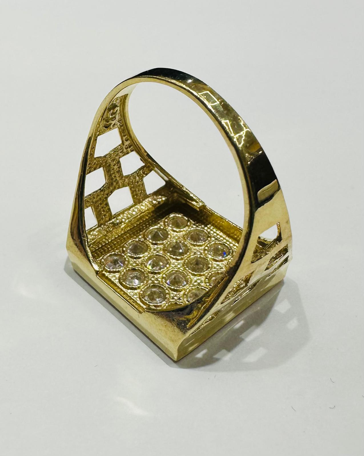 10K GOLD SQUARE WHITE SAPPHIRE STONE RING- 5.2gm
