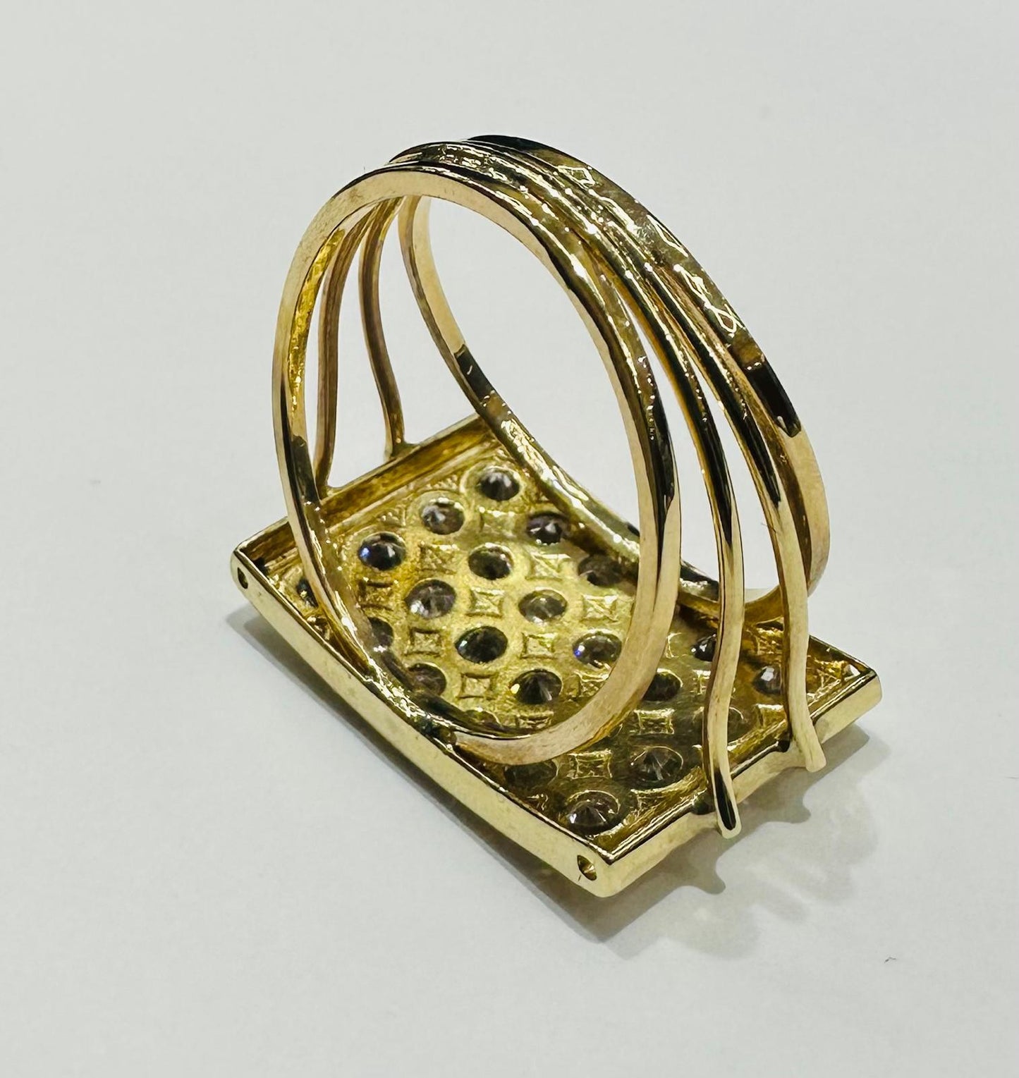 10K GOLD WHITE SAPPHIRE STONE RING- 4.3gm