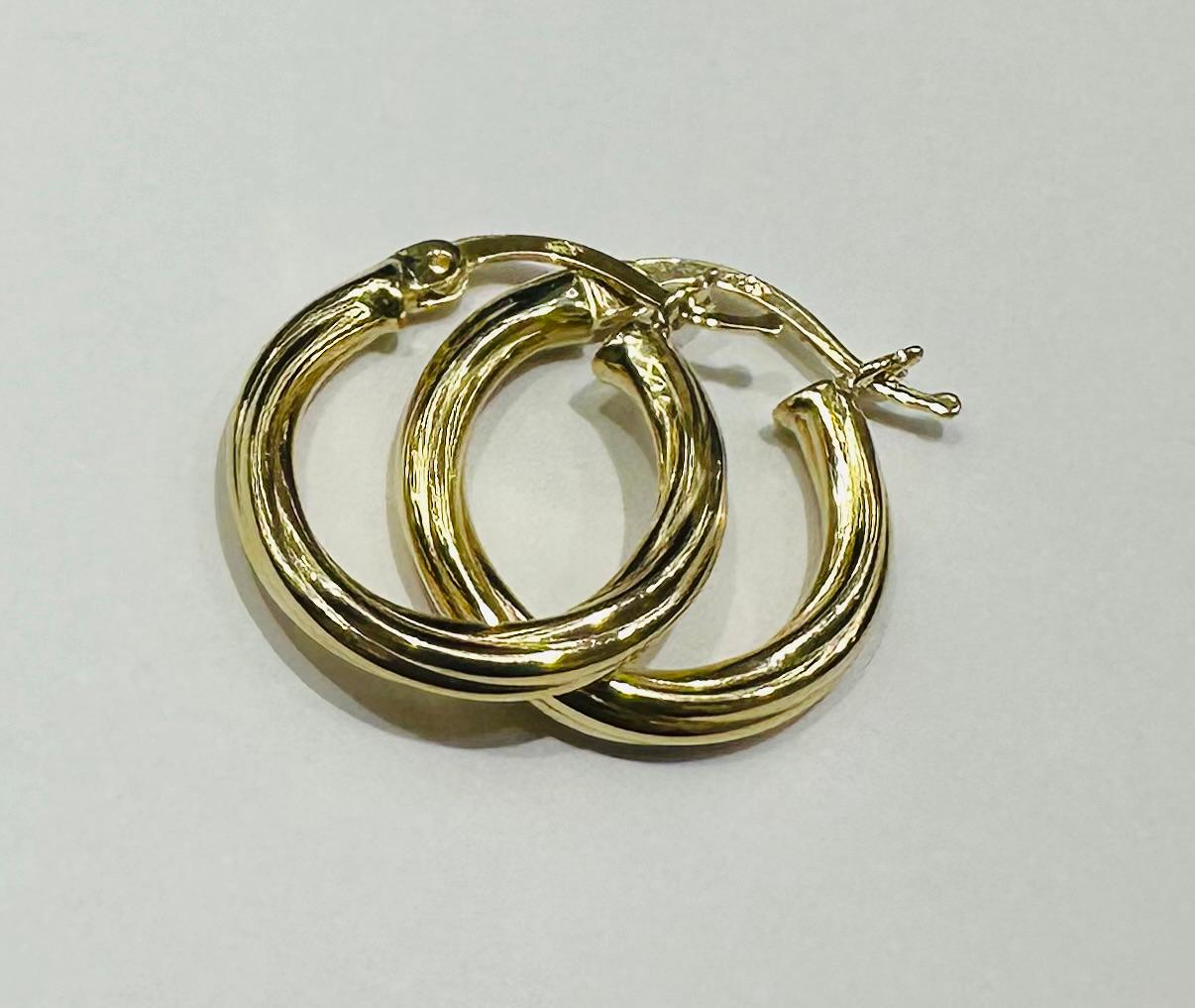 10K GOLD ROUND TWIST HOOP EARRINGS- 1.5gm