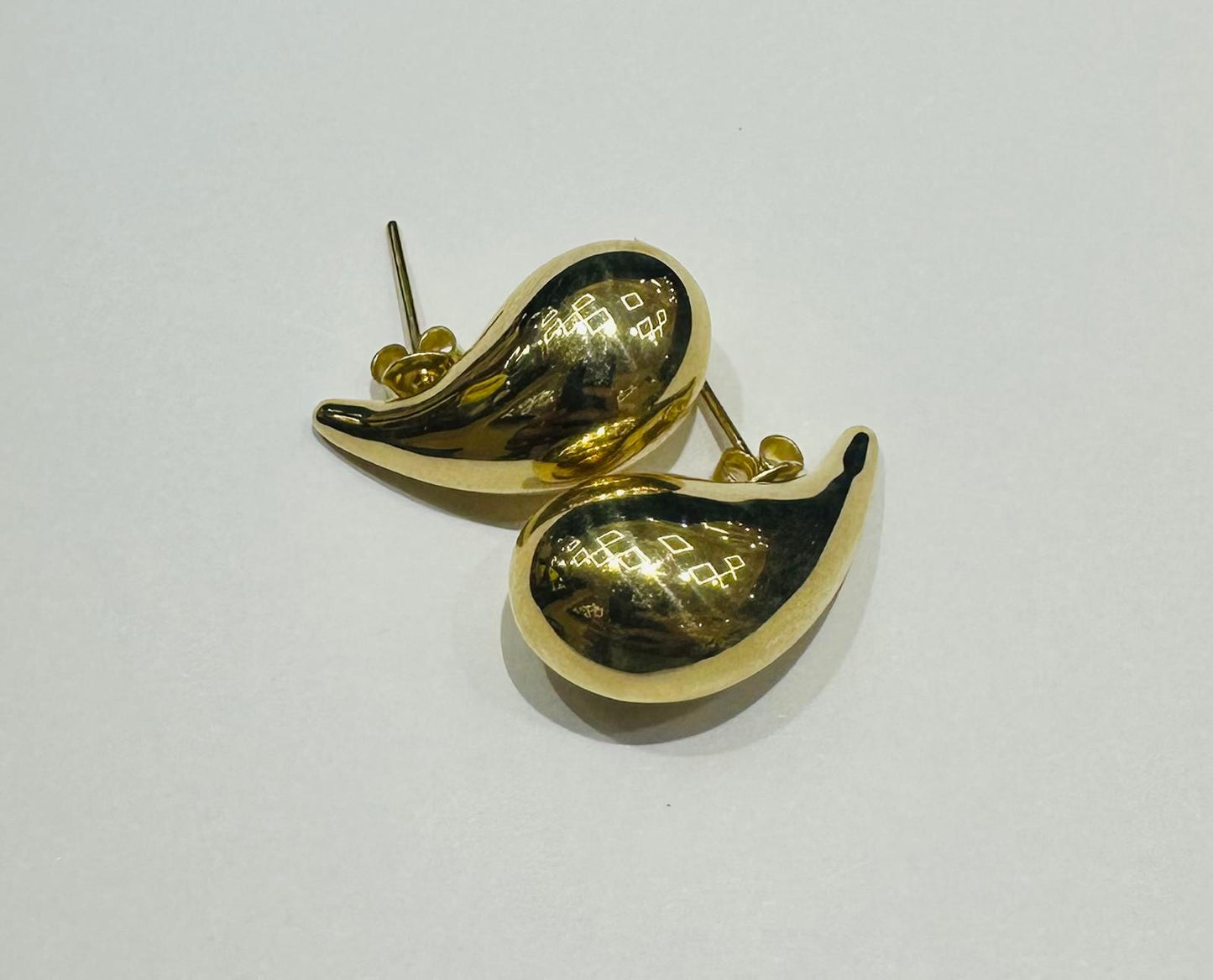 10K GOLD TEARDROP EARRINGS- 3.8gm