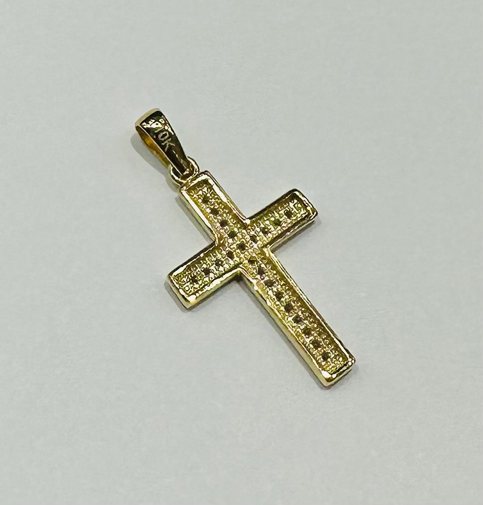 10K GOLD CROSS PENDANT WITH WHITE SAPPHIRE- WEIGHT: 1.5gm
