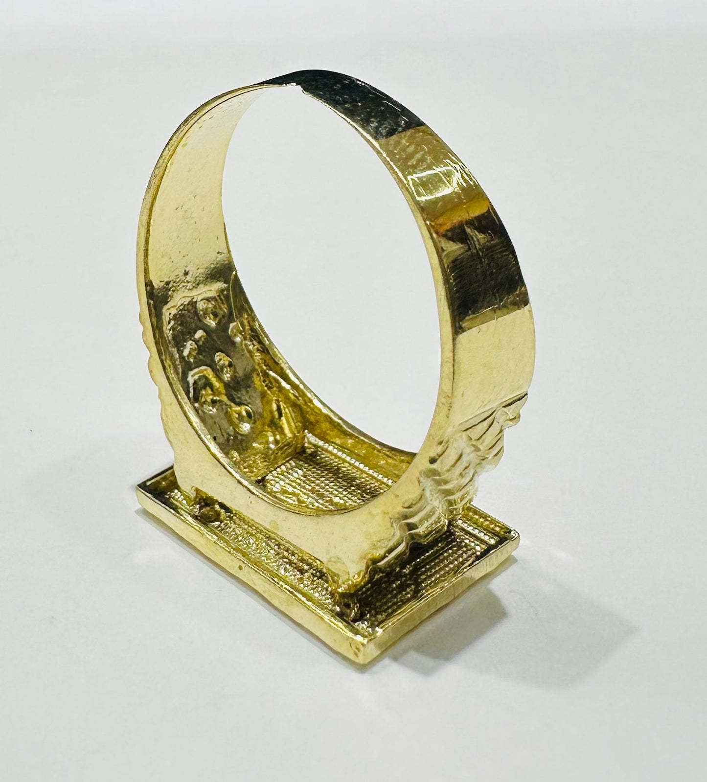 10K GOLD LAST SUPPER RING- WEIGHT: 4.9gm