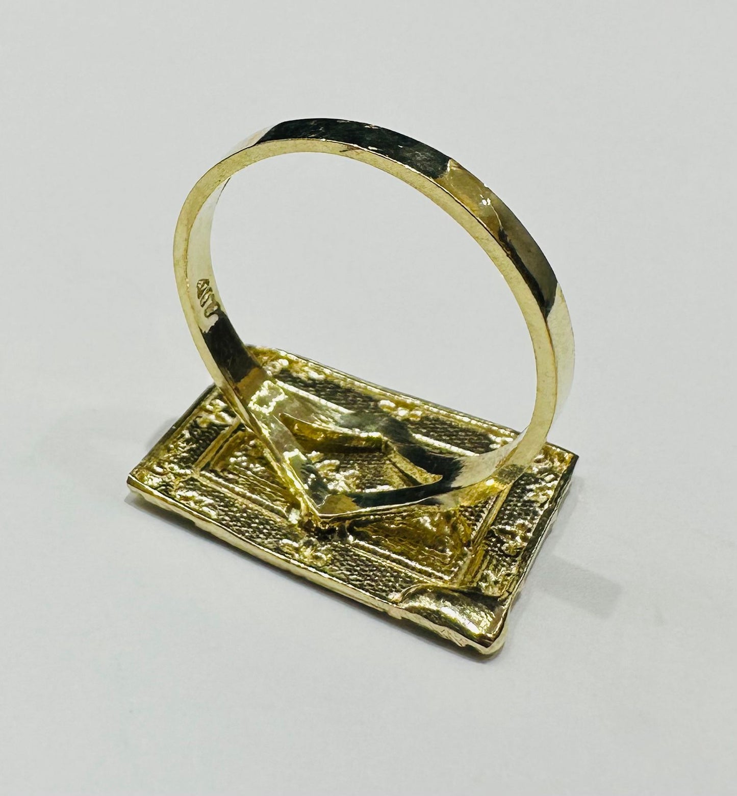 10K GOLD LAST SUPPER NUGGET RING- WEIGHT: 2.8gm
