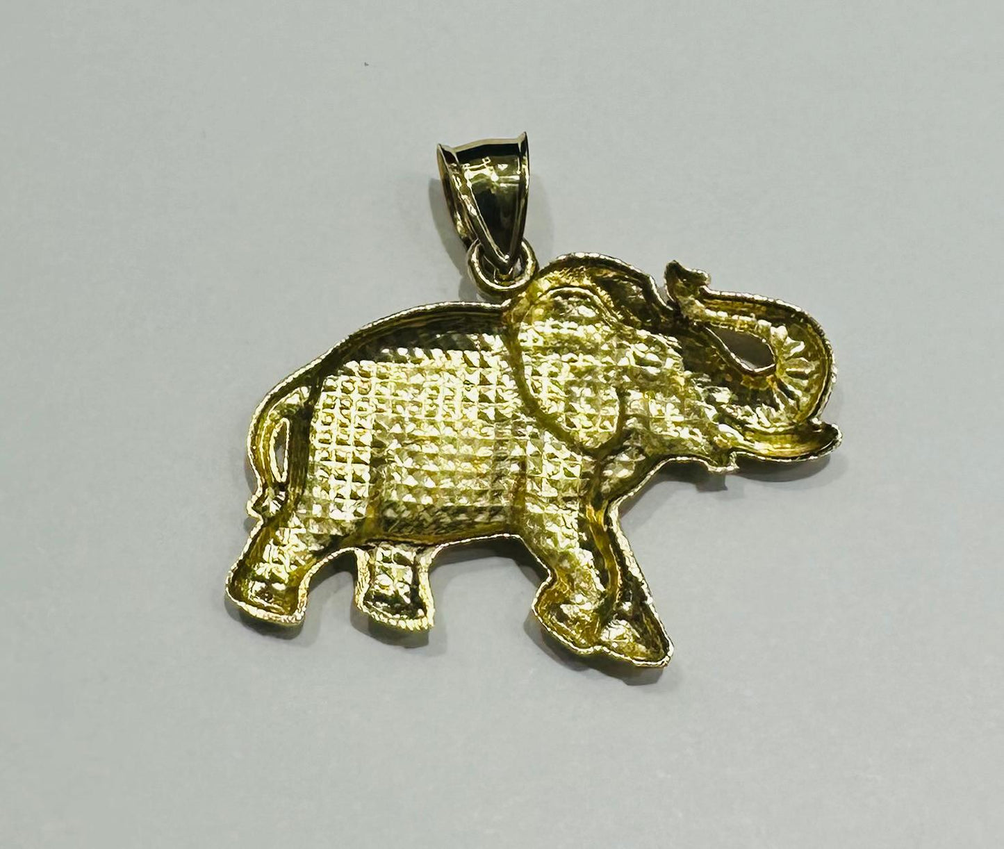 10K GOLD ELEPHANT PENDANT- WEIGHT: 3.7gm
