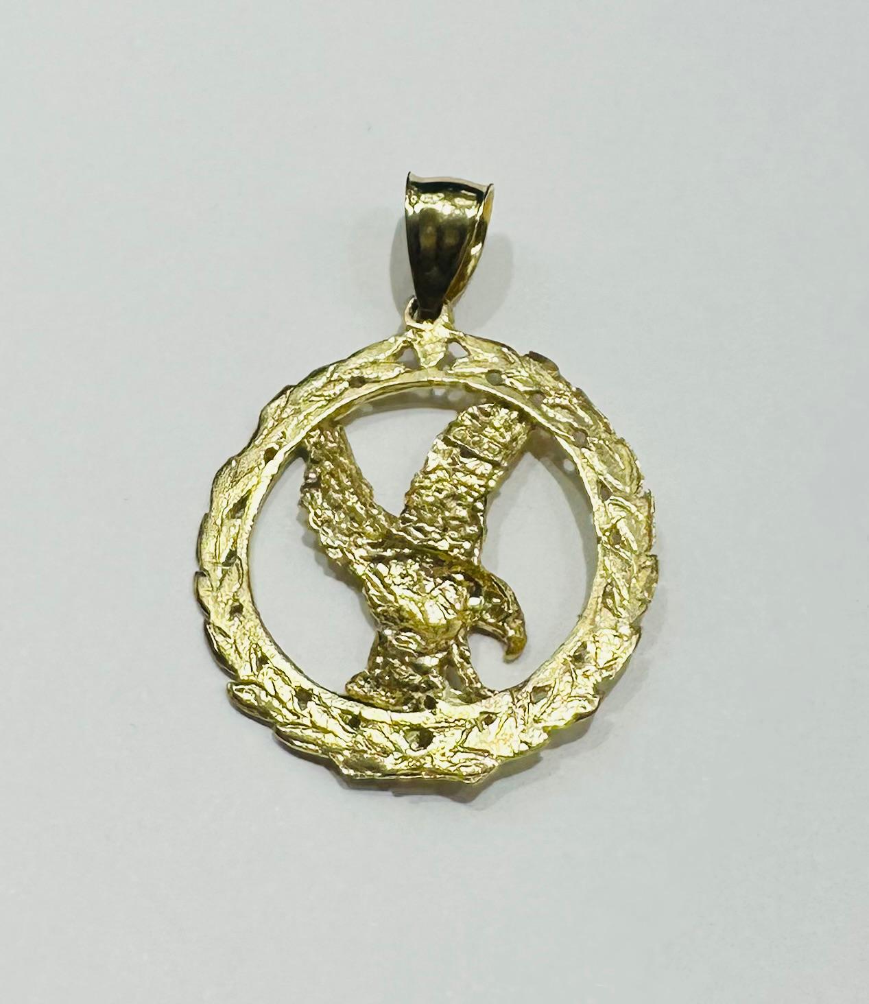 10K GOLD ROUND EAGLE PENDANT- WEIGHT: 5.9gm