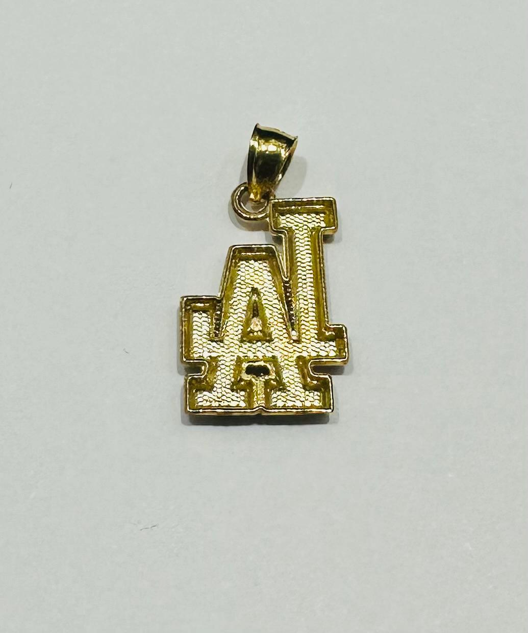 10K GOLD "LA" PENDANT- WEIGHT: 1.8gm