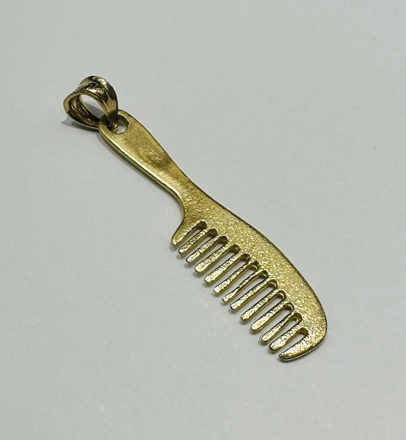 10K GOLD COMB PENDANT- WEIGHT: 1.7gm