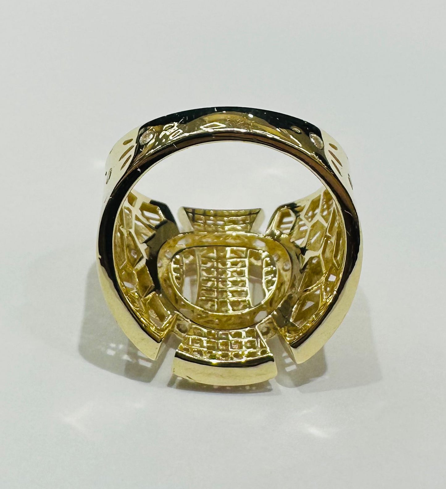 10K GOLD RING WITH WHITE SAPPHIRE- WEIGHT: 3.6gm