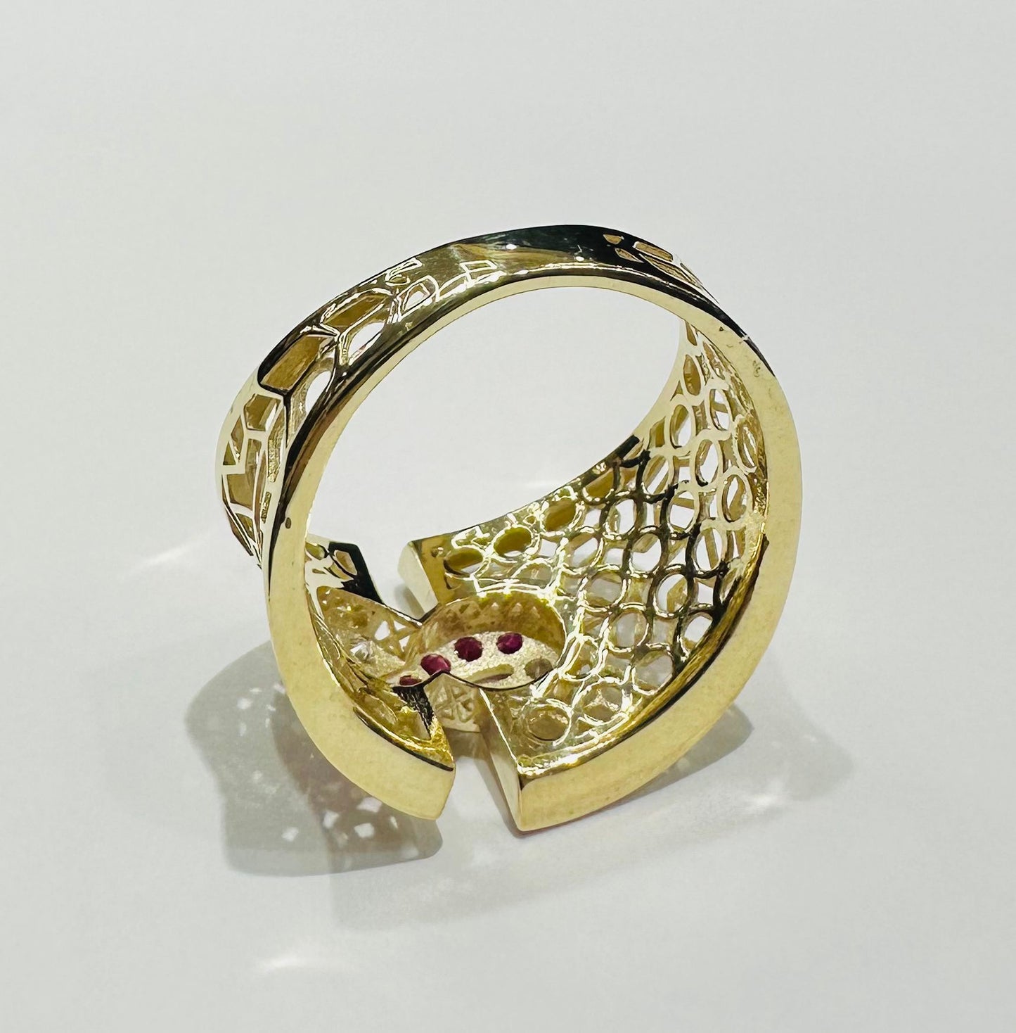 10K GOLD RING WITH SAPPHIRE STONES- WEIGHT: 2.9gm