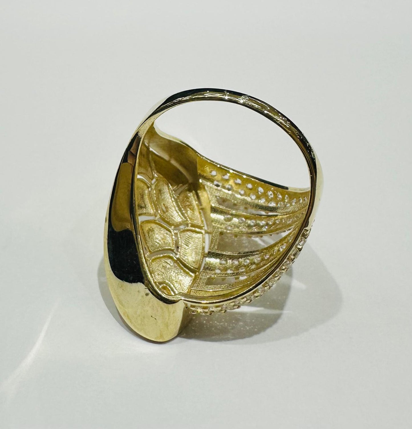 10K GOLD RING WITH SAPPHIRE STONES- WEIGHT: 4.7gm