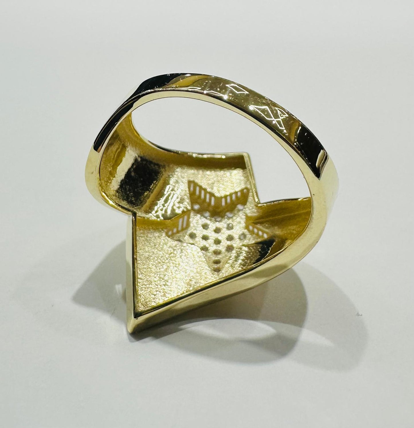 10K GOLD STAR RING WITH SAPPHIRE STONES-WEIGHT: 2.7gm