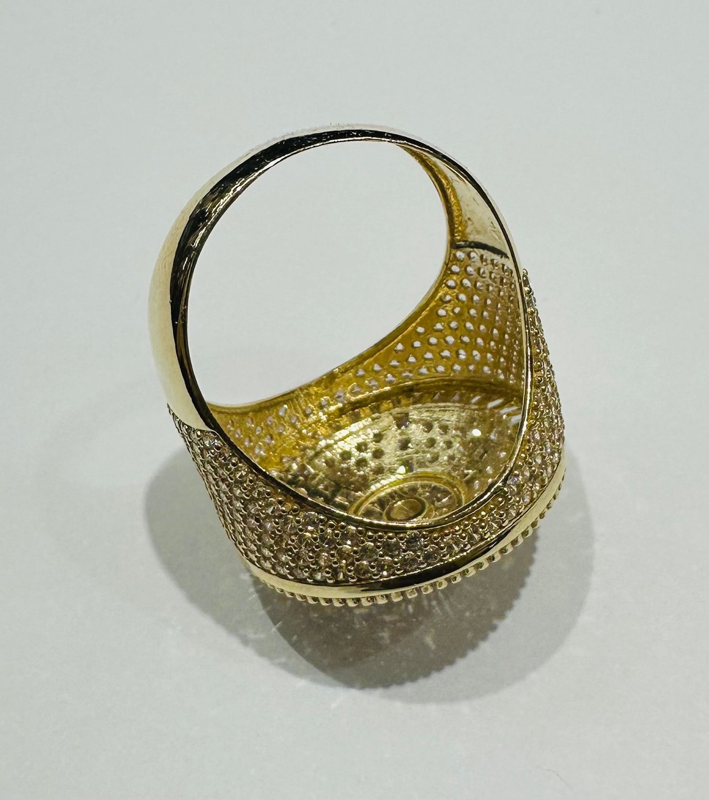 10K GOLD ROUND RING WITH BAGUETTE & WHITE SAPPHIRE- WEIGHT: 6.3gm