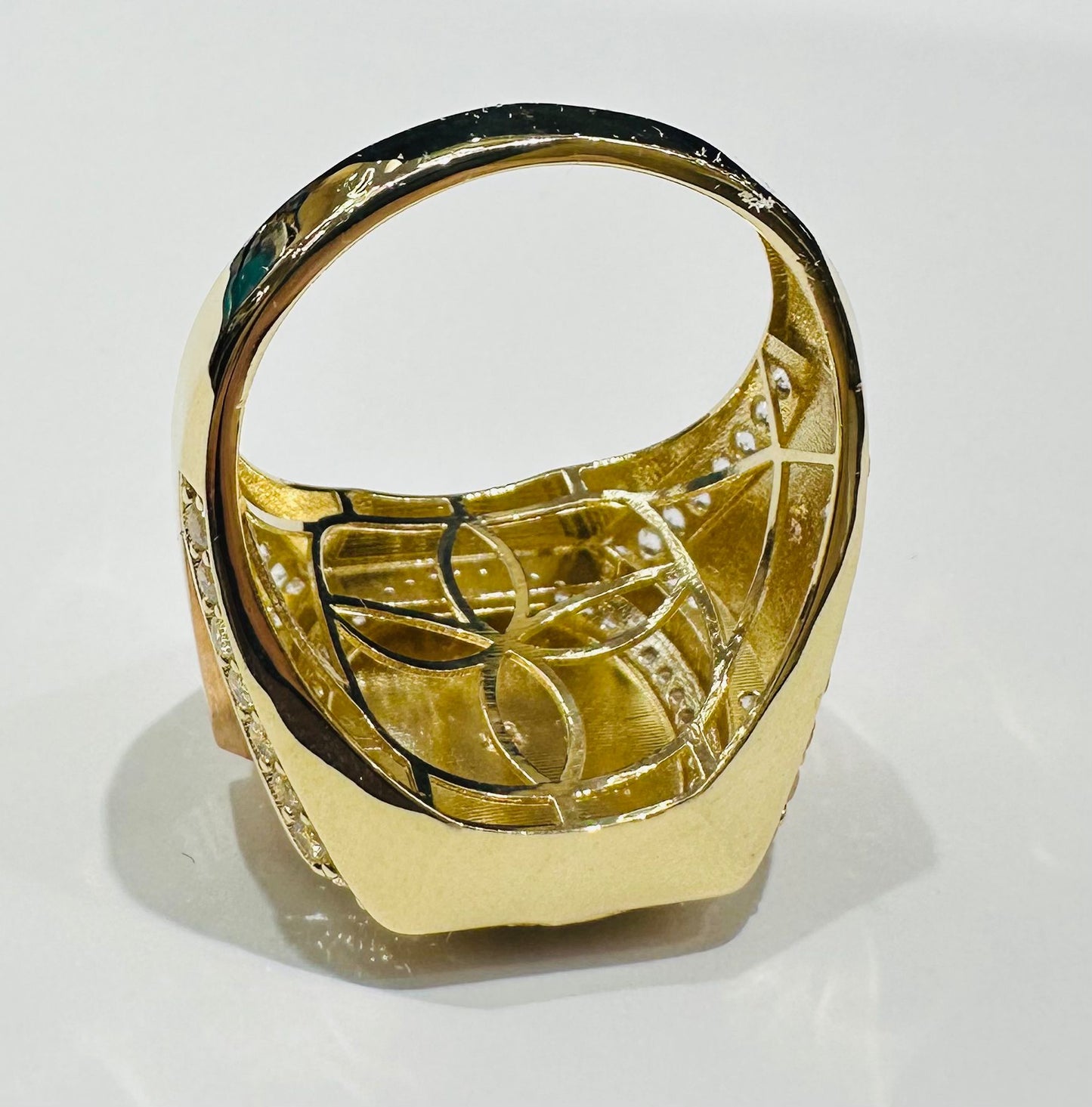 10K GOLD ANCHOR RING WITH WHITE SAPPHIRE- WEIGHT: 6.9gm