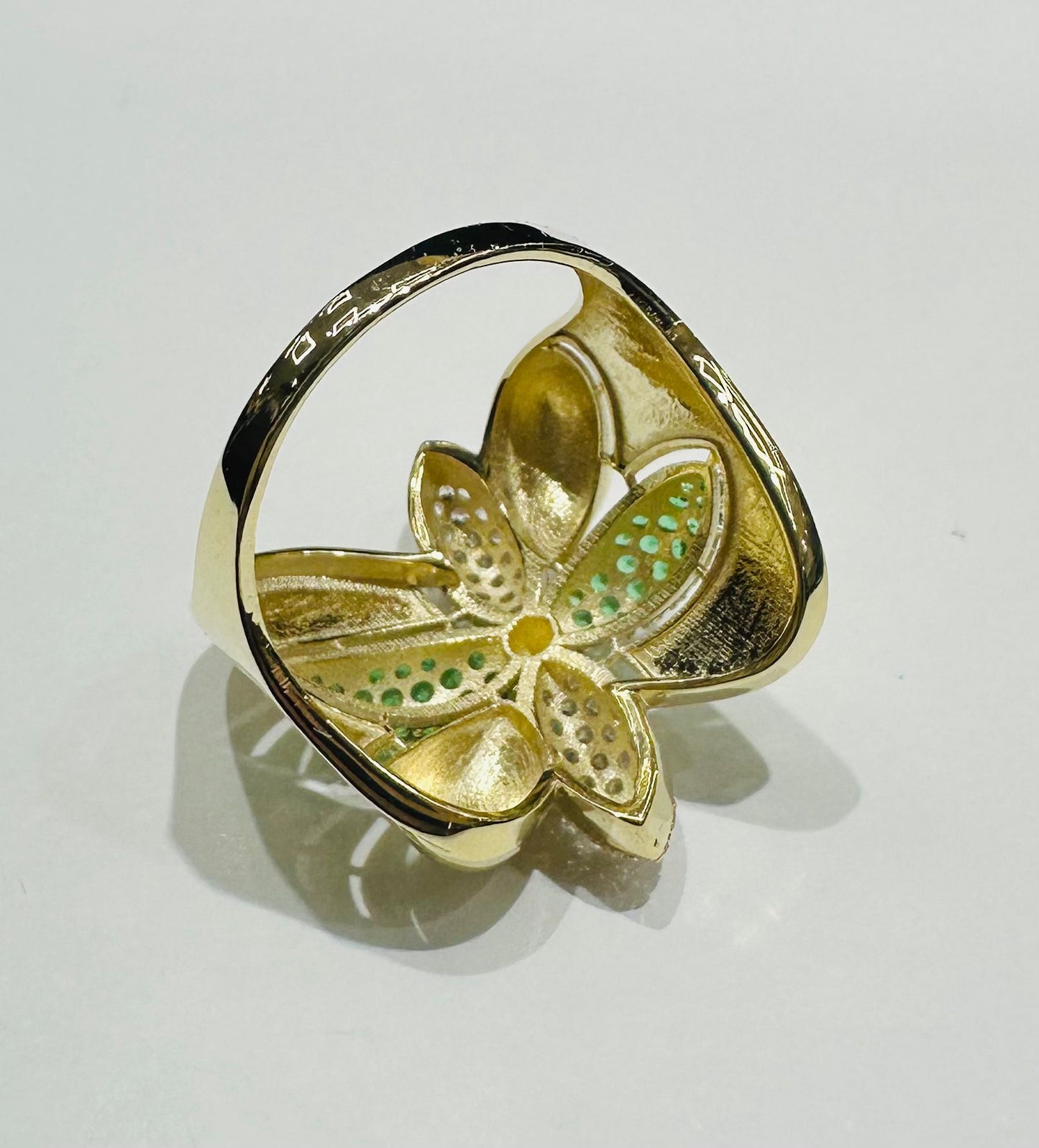 10K GOLD FLOWER RING WITH SAPPHIRE STONES-WEIGHT: 3.8gm