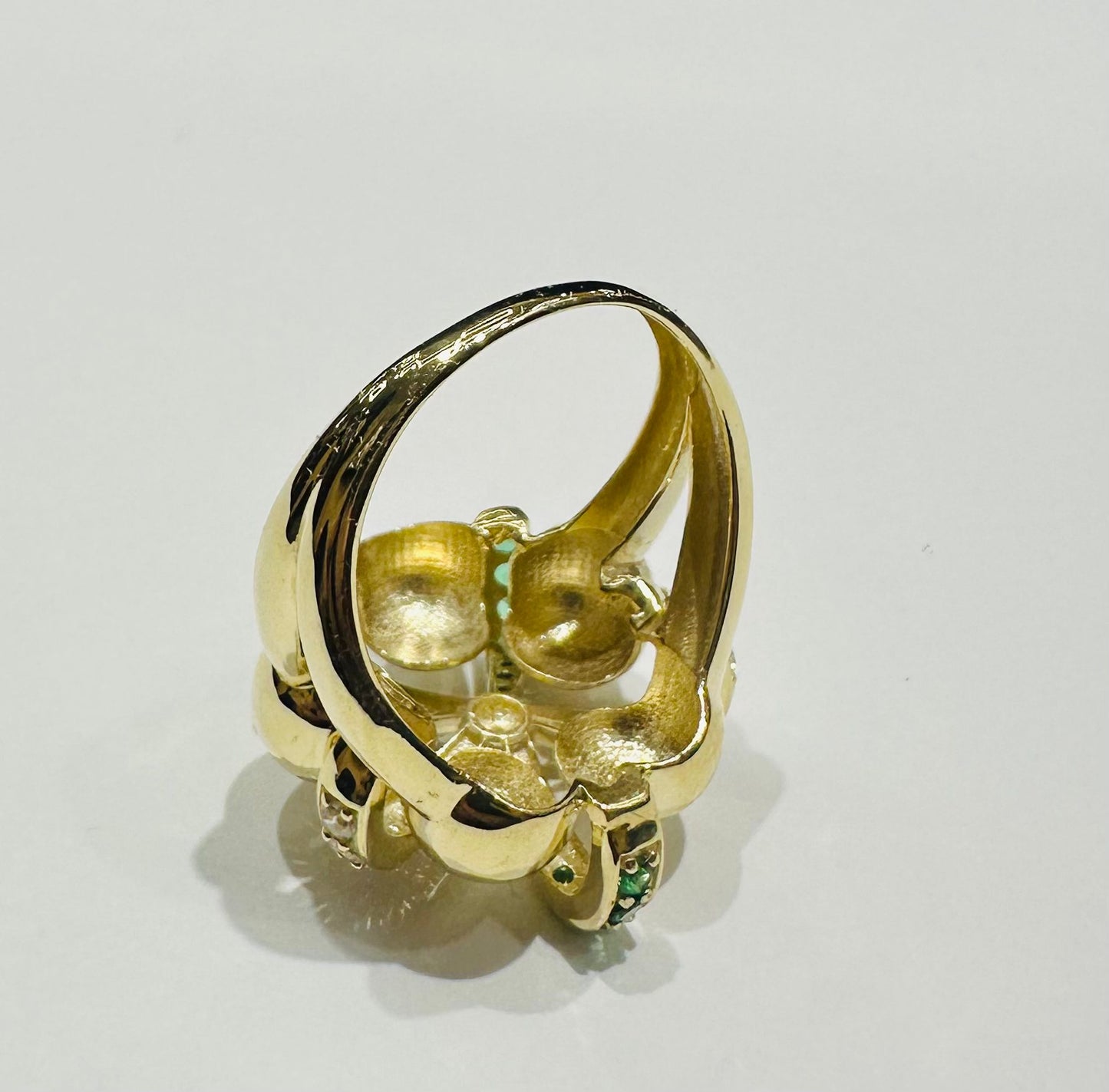 10K GOLD FLOWER RING WITH SAPPHIRE STONES-WEIGHT: 3.8gm