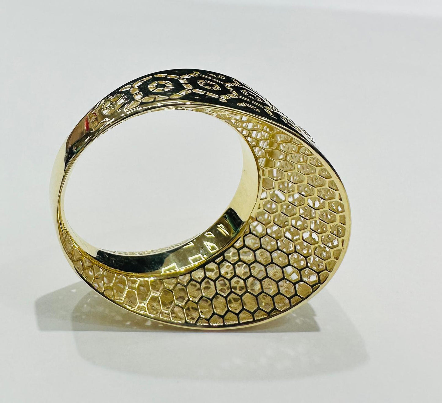 10K GOLD RING WITH SAPPHIRE STONES- WEIGHT: 3.7gm