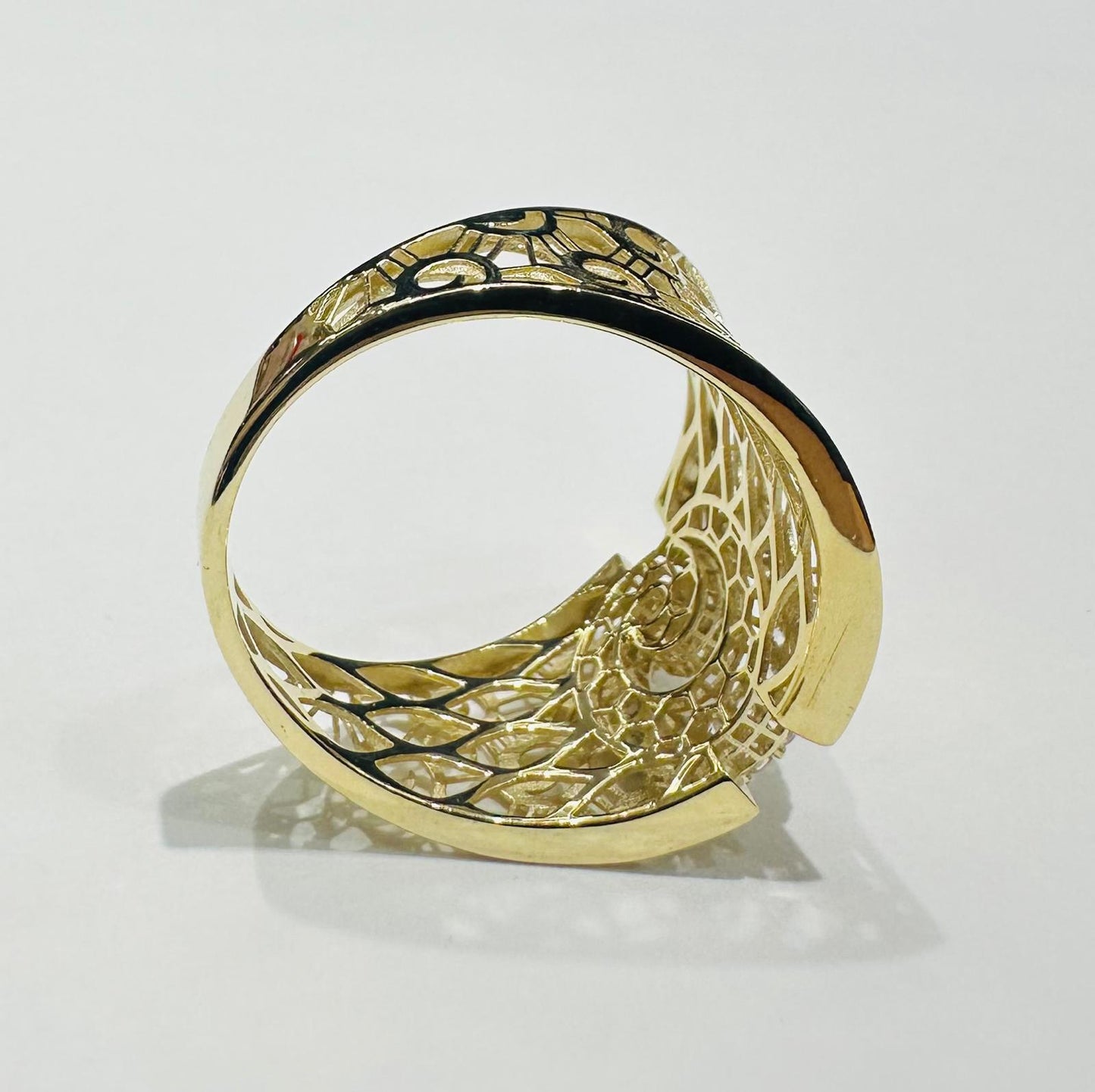 10K GOLD RING WITH SAPPHIRE STONES- WEIGHT: 2.3gm
