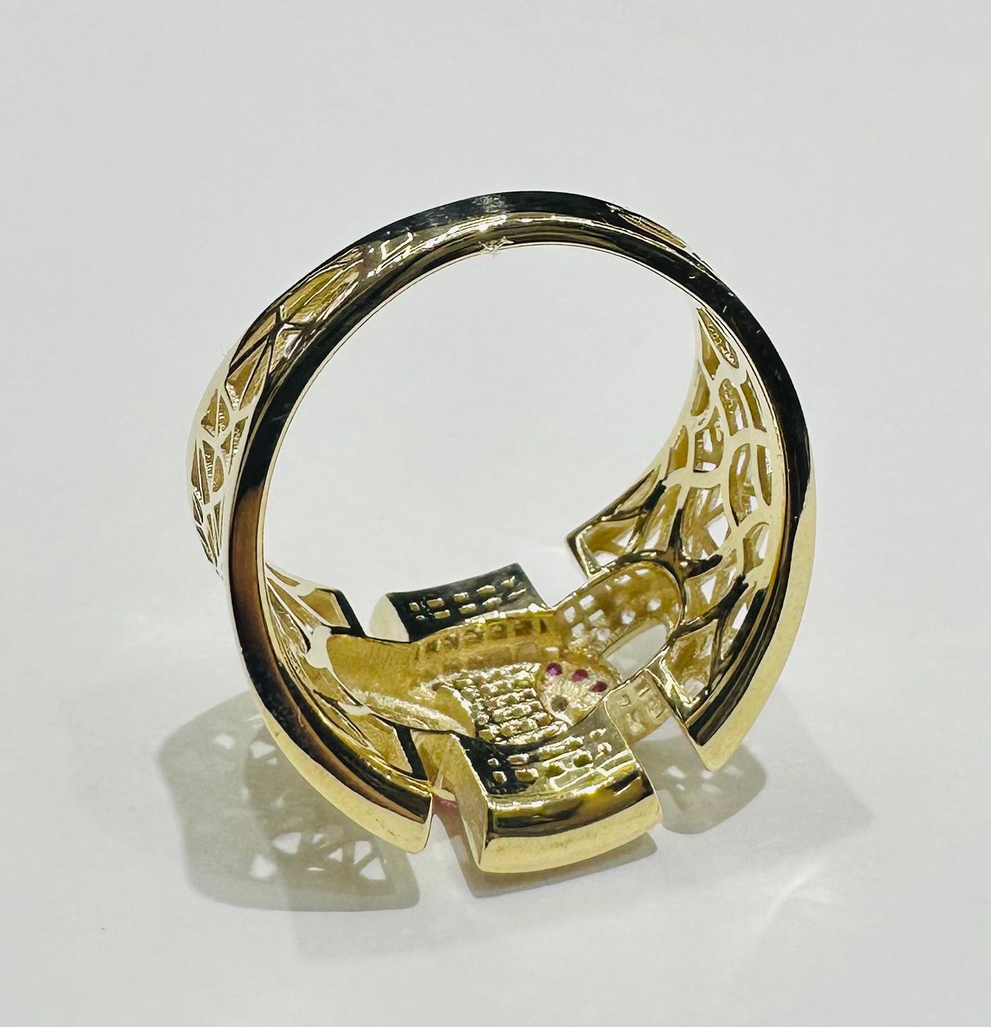 10K GOLD RING WITH SAPPHIRE STONES- WEIGHT: 3.4gm