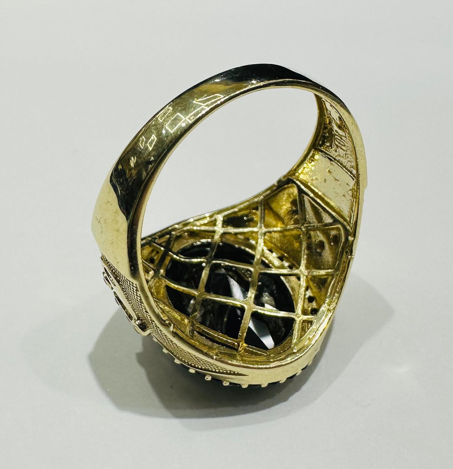 10K GOLD STONE RING WITH SAPPHIRE STONES- WEIGHT: 9.4gm