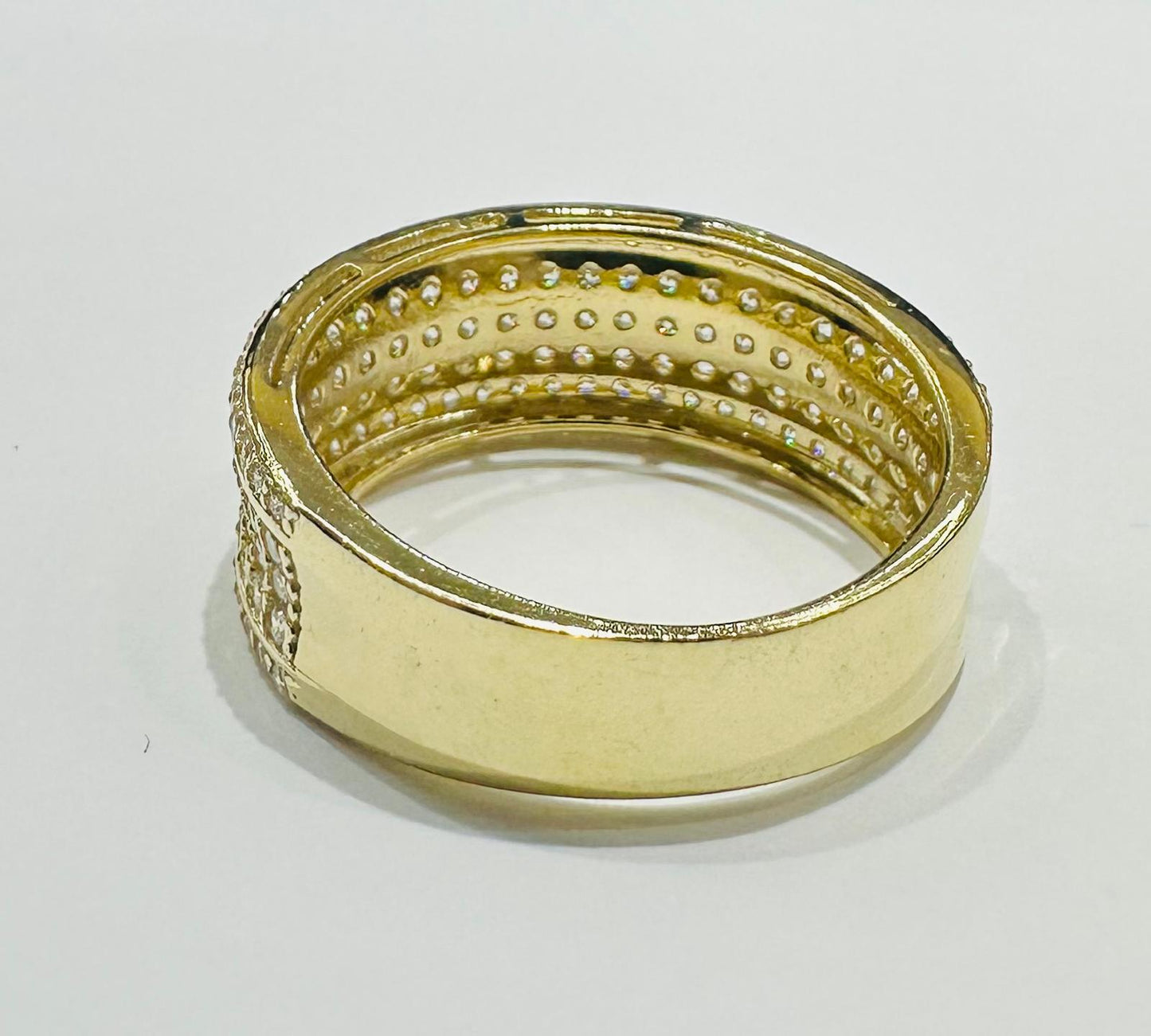 10K GOLD ROUND WHITE SAPPHIRE RING- WEIGHT: 6.3gm