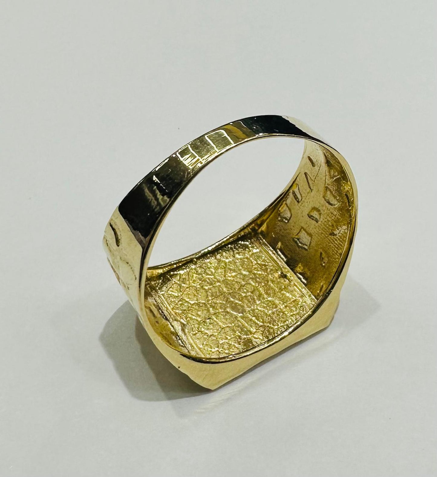 14K GOLD INITIAL LETTER "J" RING- WEIGHT: 4.5gm