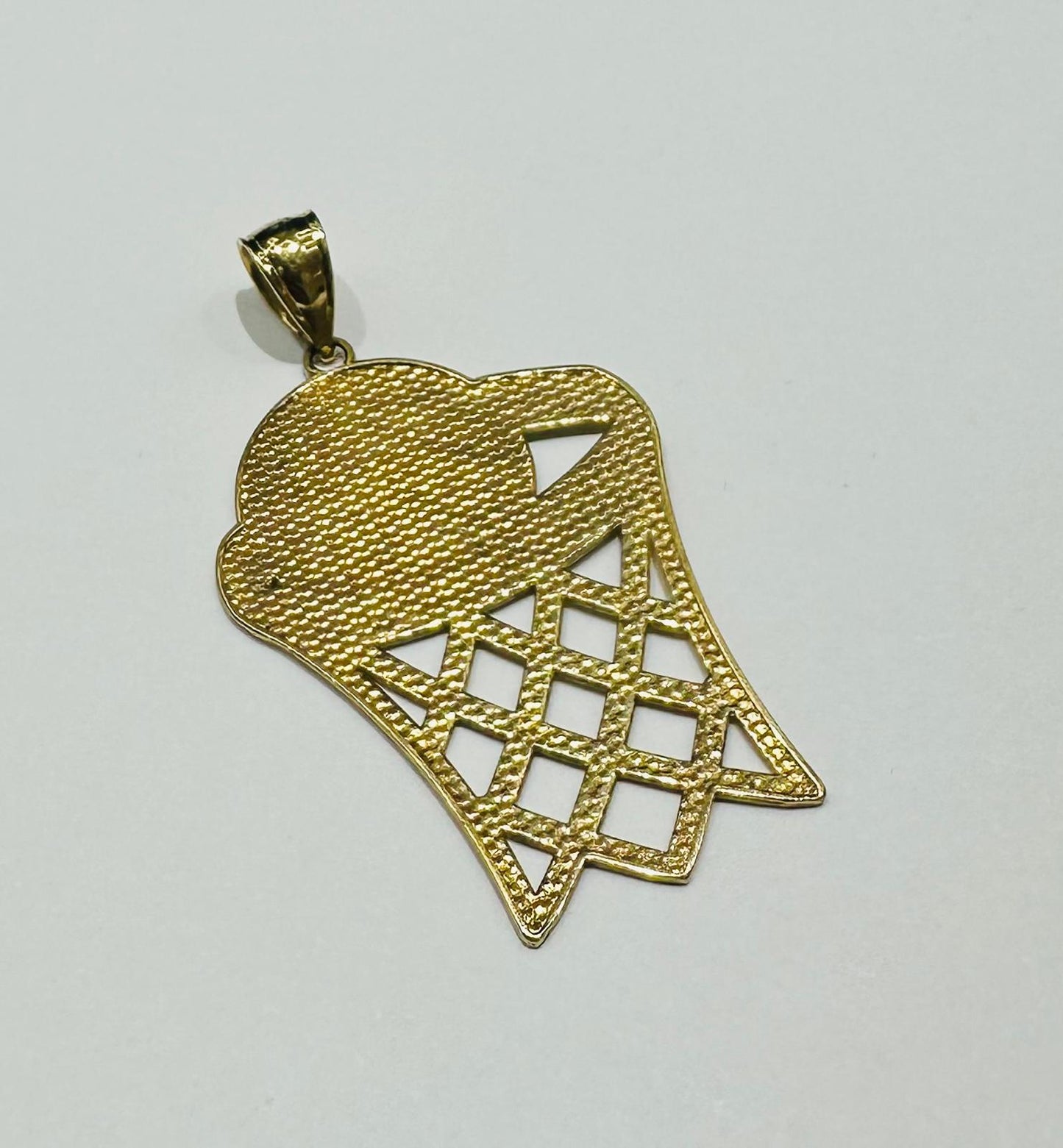 10K GOLD BASKETBALL AND HOOP PENDANT- WEIGHT: 2.3gm