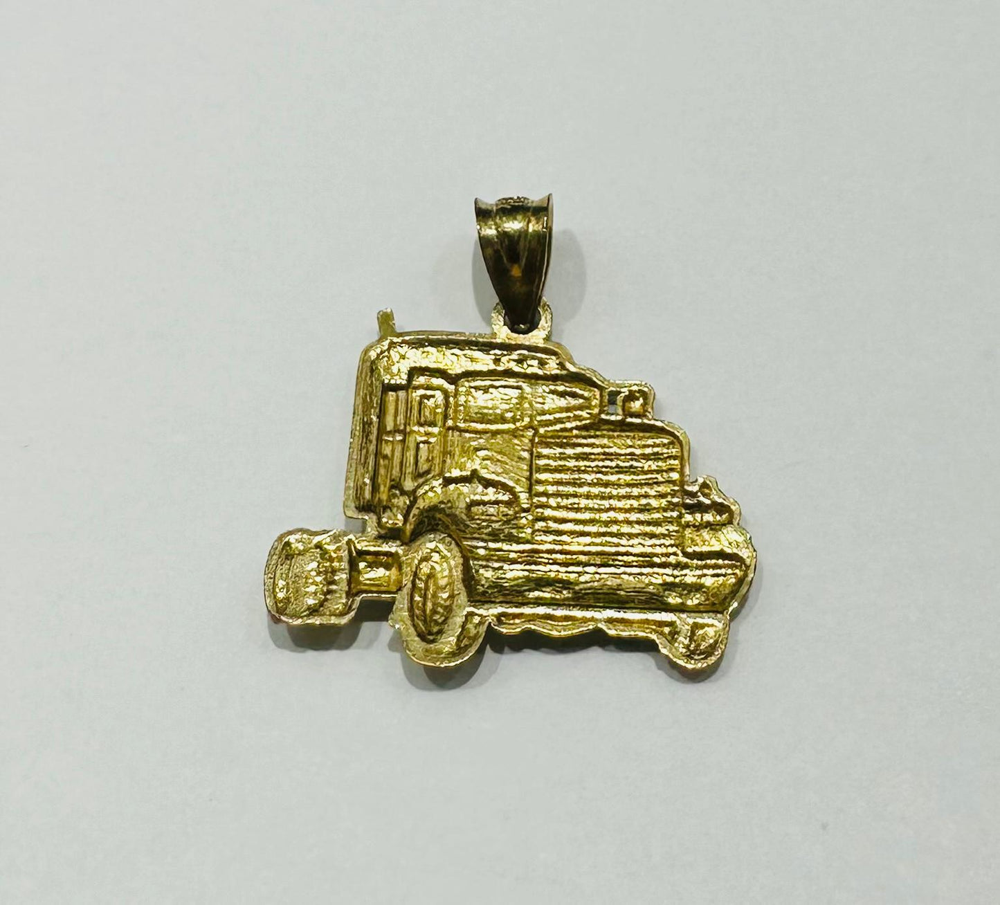 10K GOLD TRUCK PENDANT - WEIGHT: 1.7gm