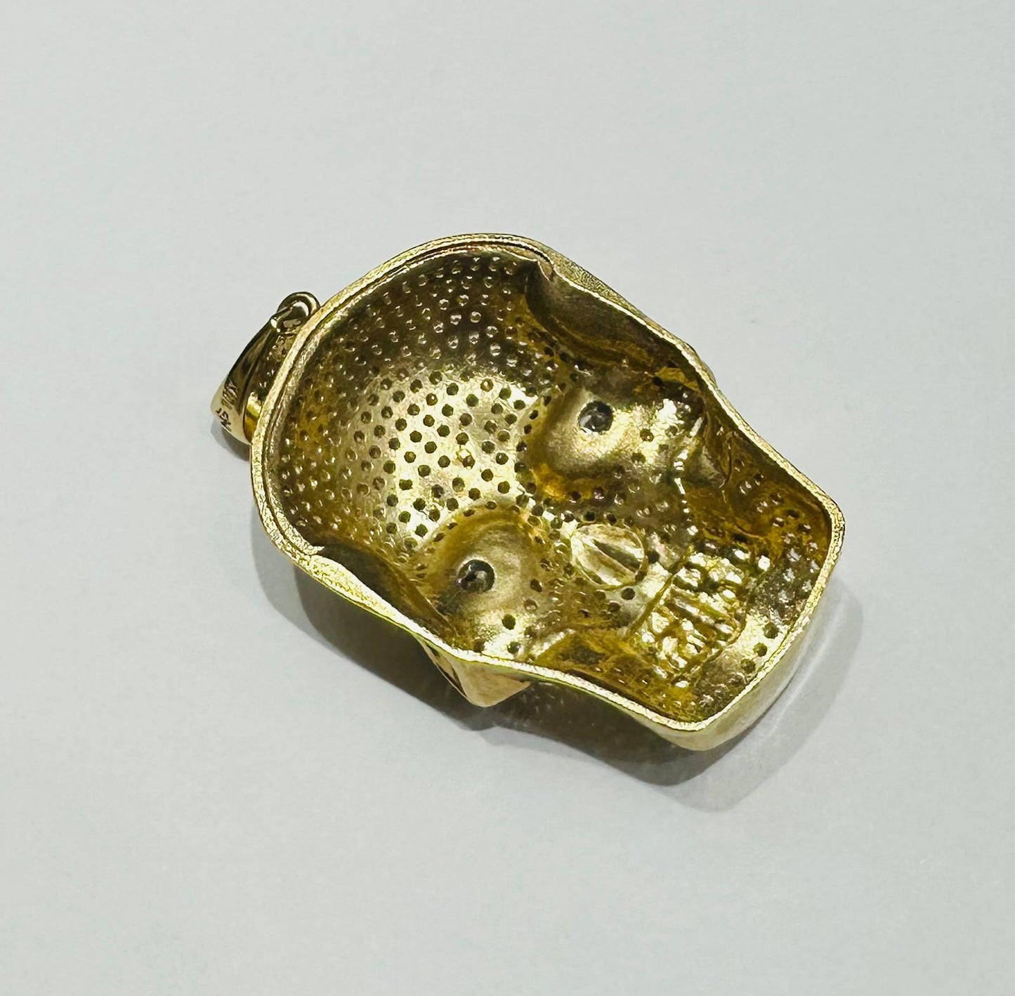10K GOLD SKULL PENDANT WITH WHITE SAPPHIRE- WEIGHT: 14.5gm