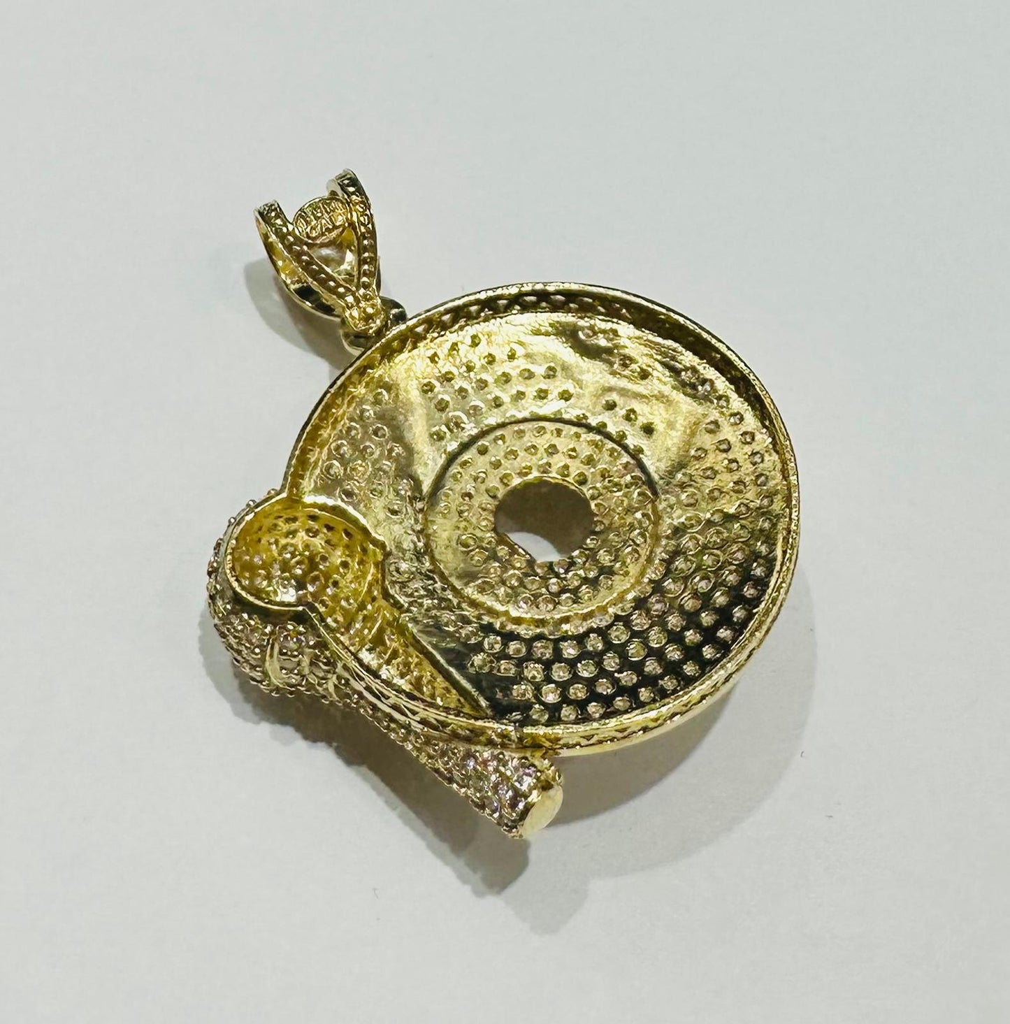 10K GOLD HEADPHONE, MIC, DISC PENDANT WITH WHITE SAPPHIRE- WEIGHT: 15.4gm