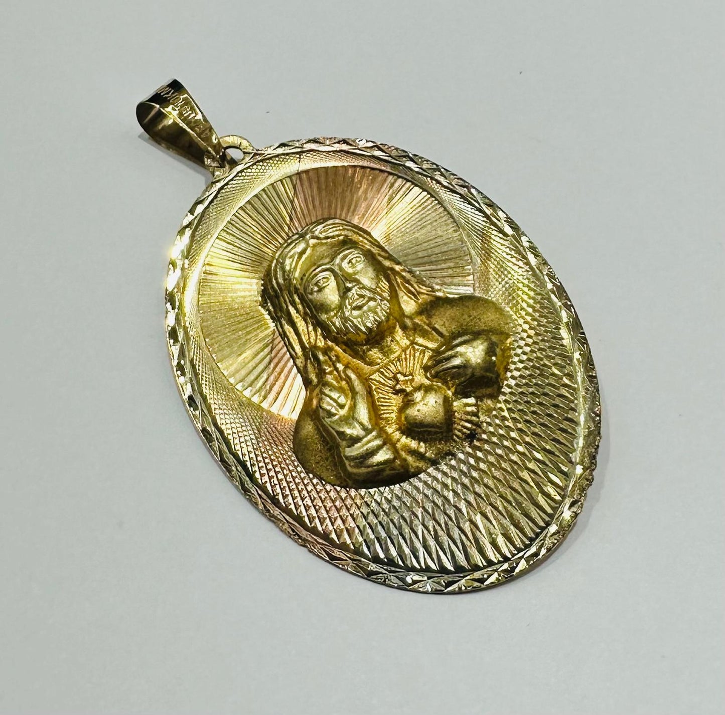 10K GOLD THREE TONED JESUS/VIRGIN MARY PENDANT- WEIGHT: 8.4gm
