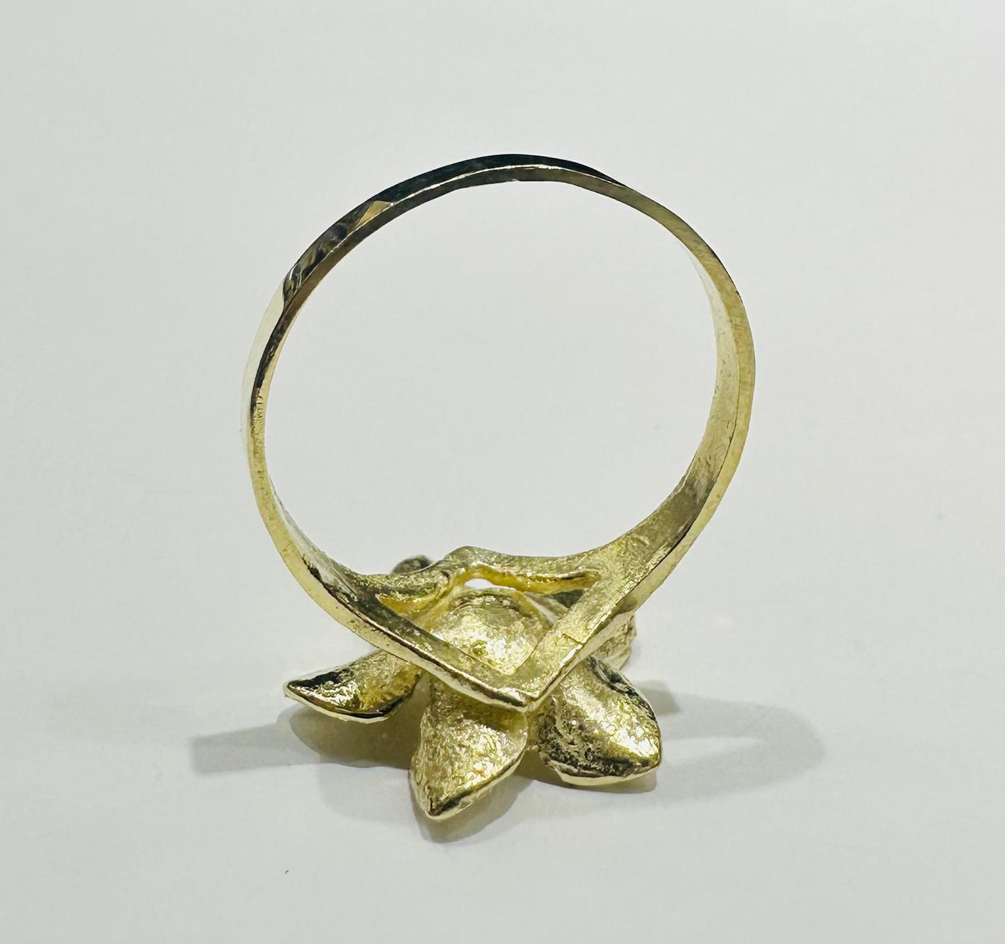 10K GOLD FLOWER RING- WEIGHT: 2.4gm