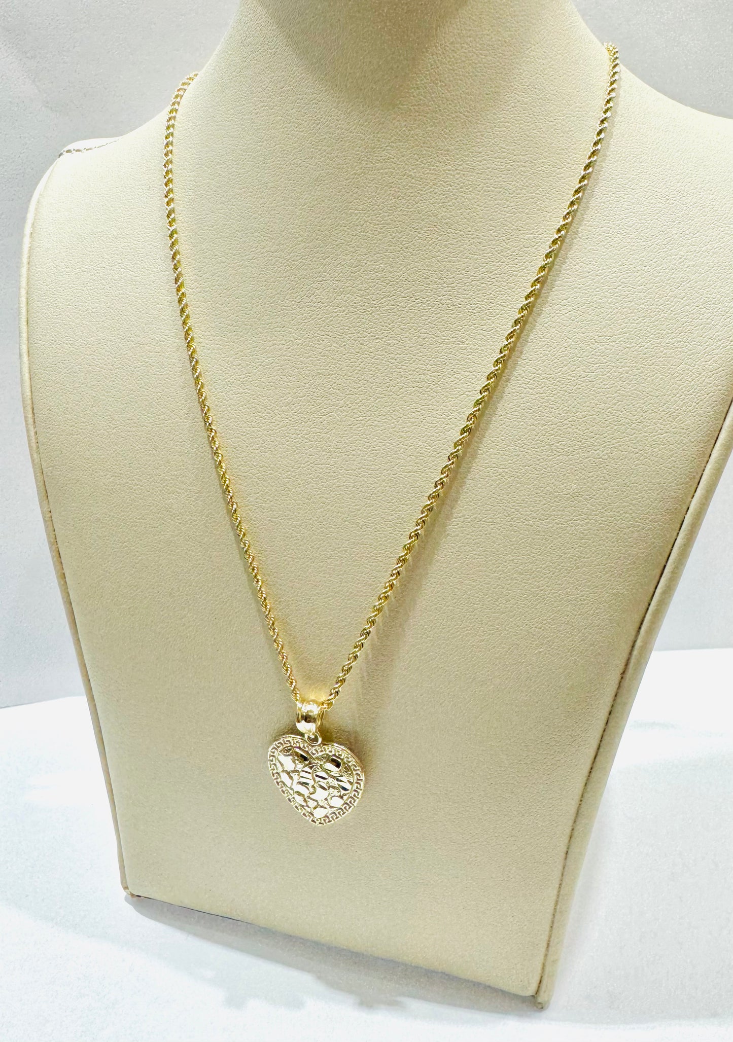 10K GOLD ROPE NECKLACE 22”, WEIGHT: 1.4gm, WIDTH: 1.5mm WITH NUGGET HEART PENDANT, WEIGHT: 1.6gm