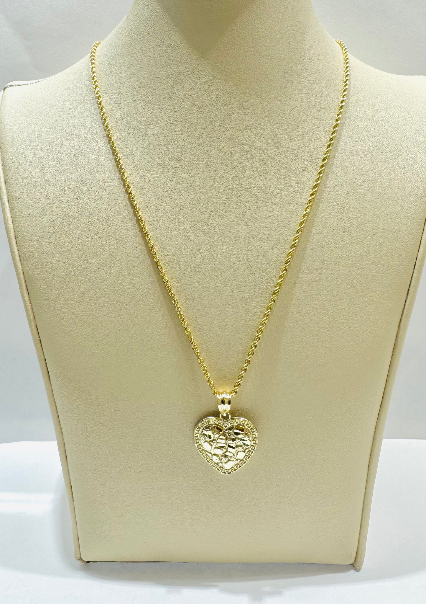 10K GOLD ROPE NECKLACE 22”, WEIGHT: 1.4gm, WIDTH: 1.5mm WITH NUGGET HEART PENDANT, WEIGHT: 1.6gm
