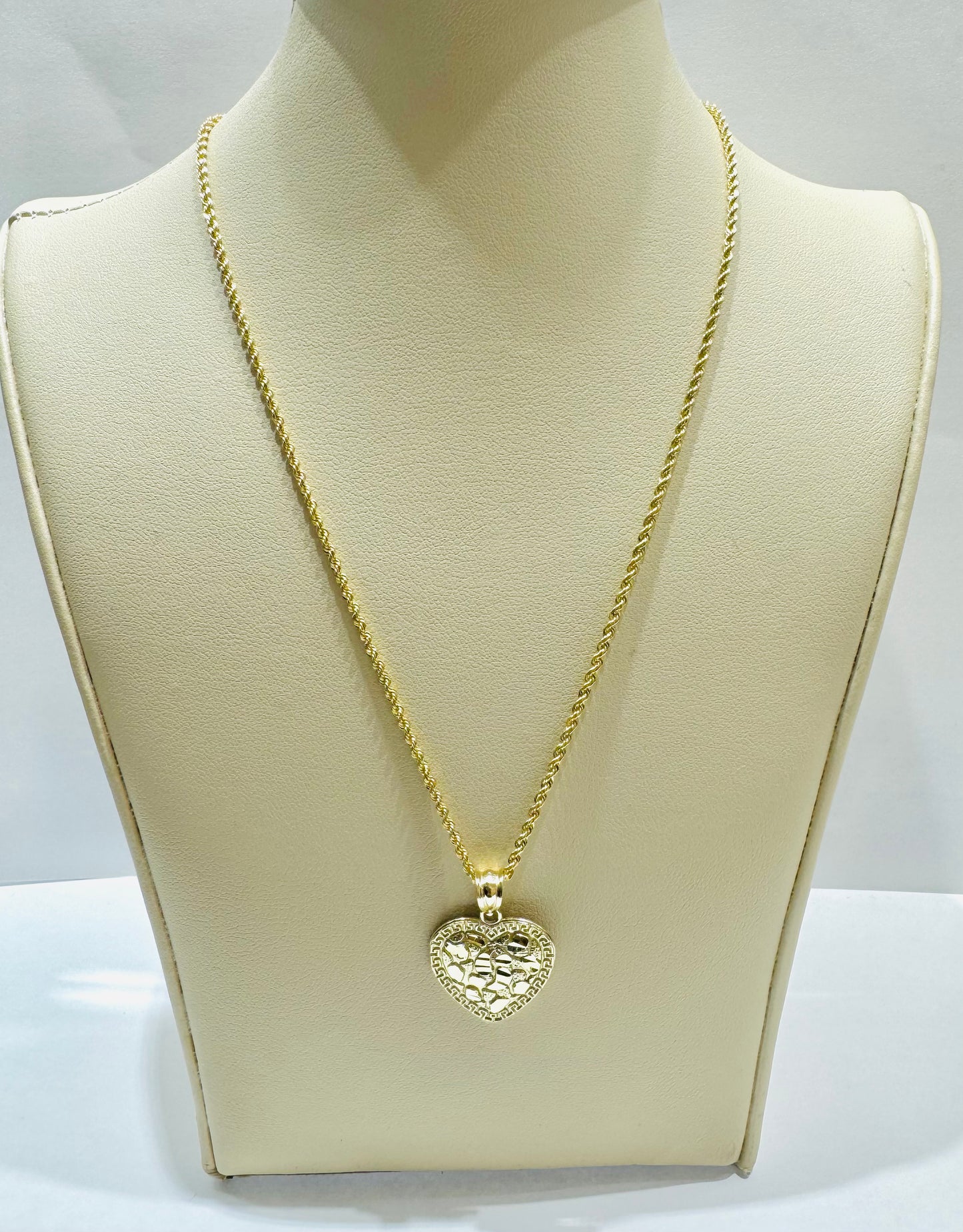 10K GOLD ROPE NECKLACE 22”, WEIGHT: 1.4gm, WIDTH: 1.5mm WITH NUGGET HEART PENDANT, WEIGHT: 1.6gm