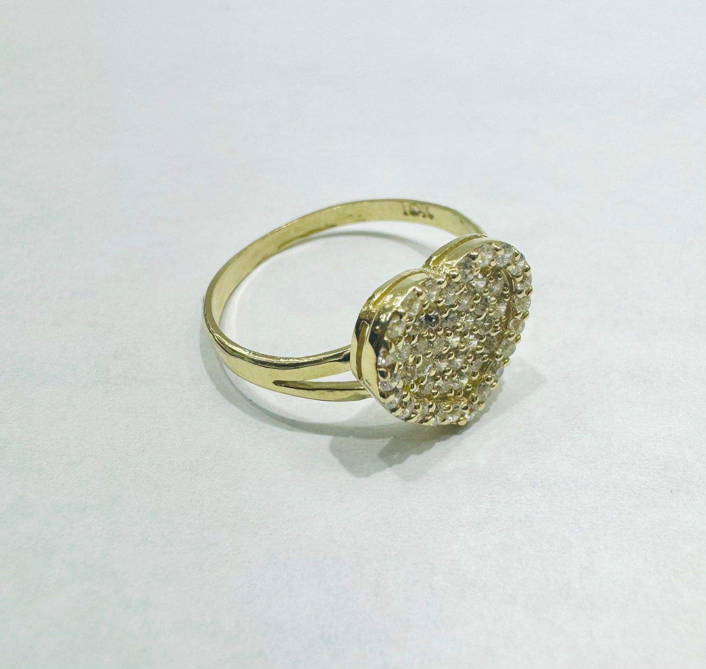 10K GOLD HEART RING WITH CZ STONES, WEIGHT: 1.9gm, SIZE: 6.5