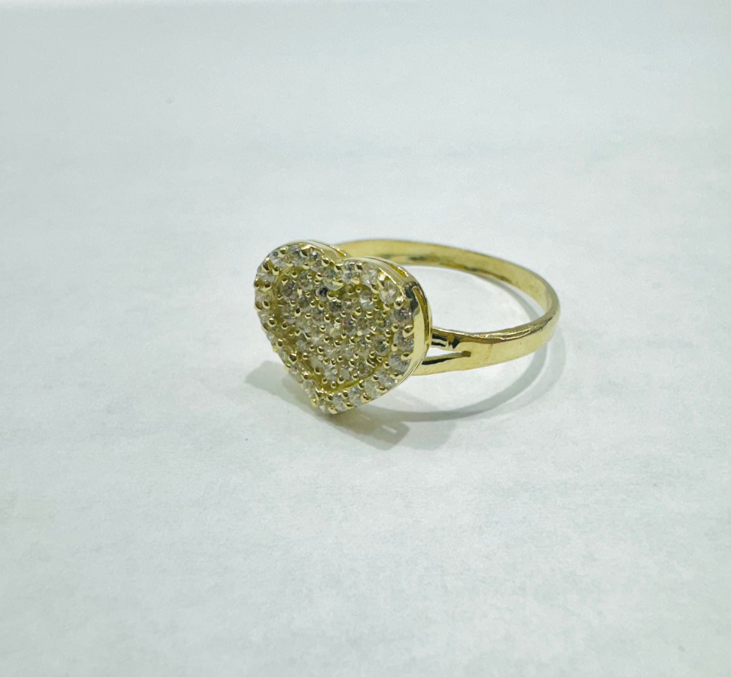 10K GOLD HEART RING WITH CZ STONES, WEIGHT: 1.9gm, SIZE: 6.5
