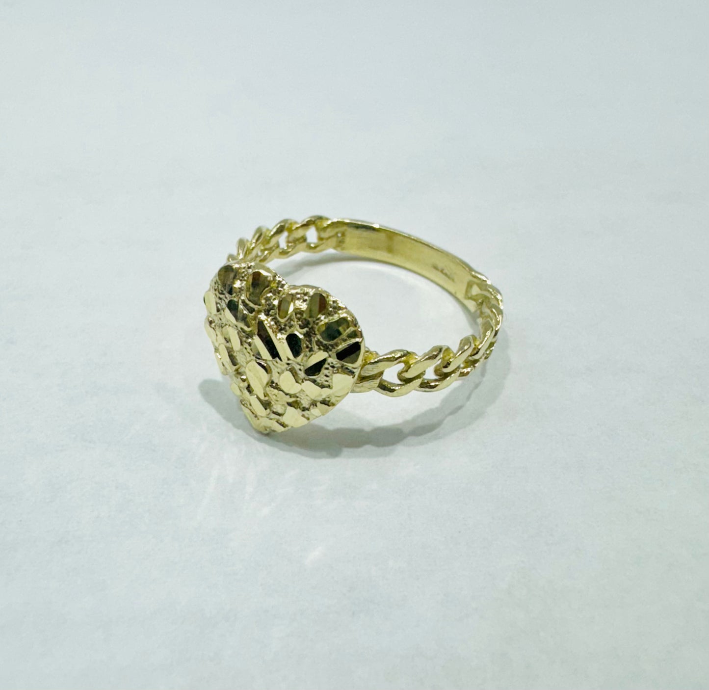 10K GOLD HEART NUGGET RING WITH CUBAN LINK BAND, WEIGHT: 2.4gm, SIZE: 8.5