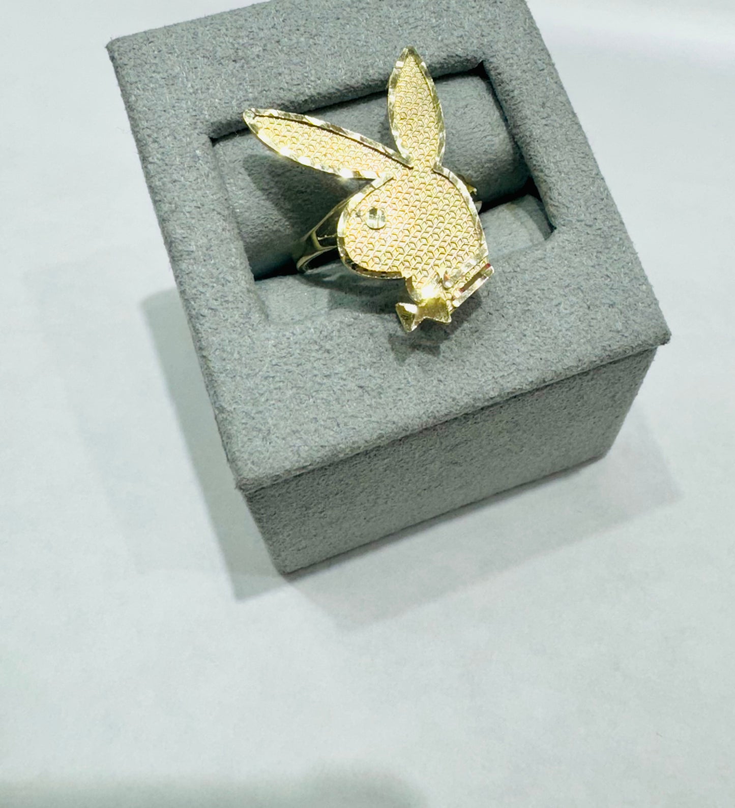 10K GOLD BIG PLAYBOY BUNNY RING, WEIGHT: 2.5gm, SIZE: 7