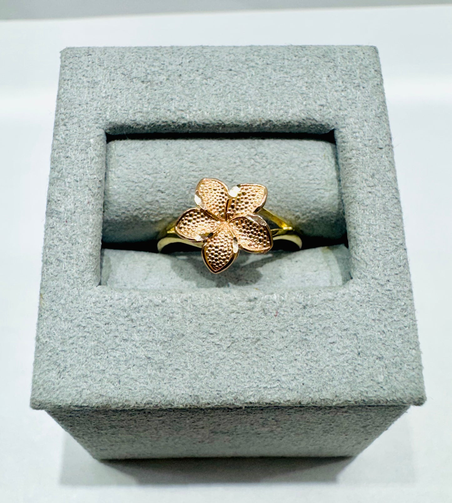 10K ROSE GOLD HIBISCUS FLOWER RING, WEIGHT: 1.6gm, SIZE: 6.5