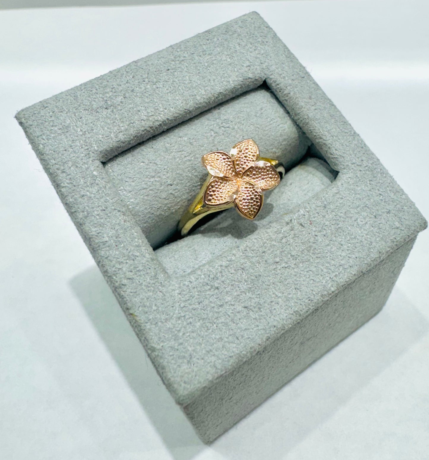 10K ROSE GOLD HIBISCUS FLOWER RING, WEIGHT: 1.6gm, SIZE: 6.5