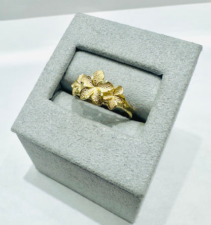 10K GOLD THREE PLUMERIA FLOWER RING, WEIGHT: 2.3gm, SIZE: 7.5