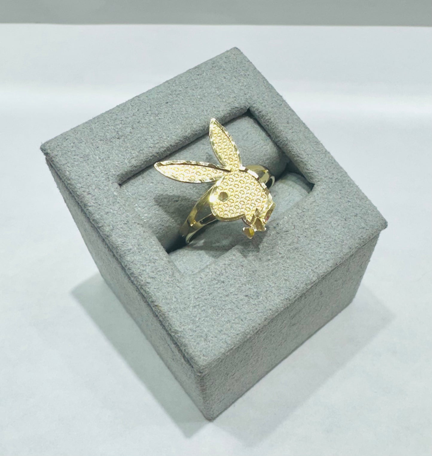 10K GOLD SMALL PLAYBOY BUNNY RING, WEIGHT: 1.7gm, SIZE: 7