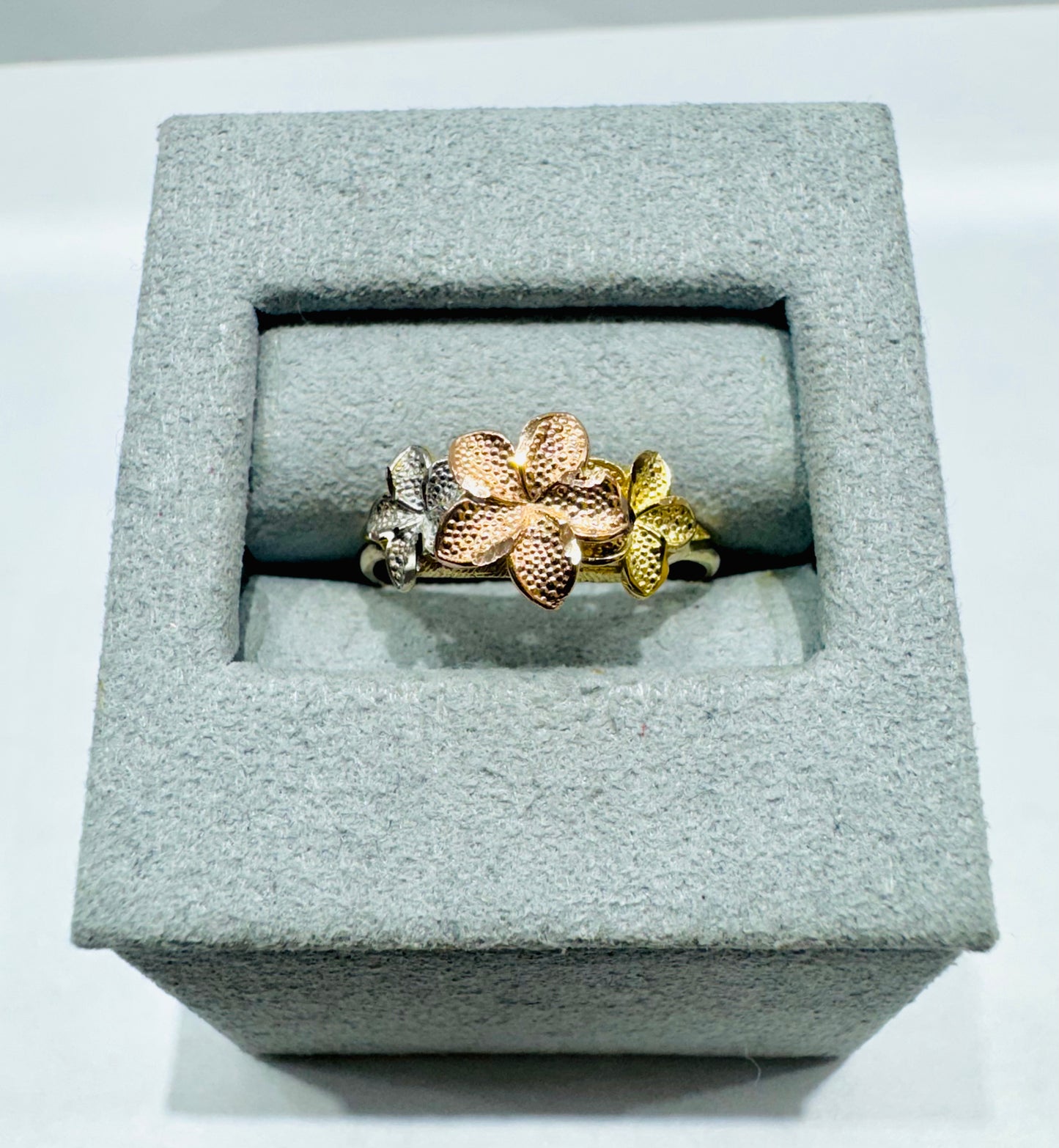 10K GOLD Tri-color PLUMERIA FLOWER RING, WEIGHT: 1.7gm, SIZE: 7