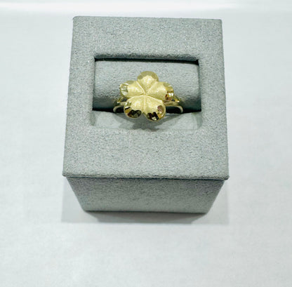 10K GOLD FLOWER RING, WEIGHT: 2.1gm, SIZE: 7