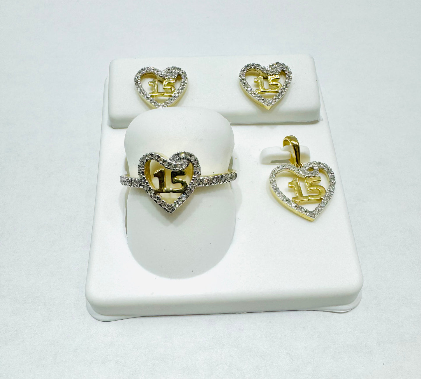 10K GOLD NATURAL DIAMONDS HEART QUINCEANERA SET, 0.35CT