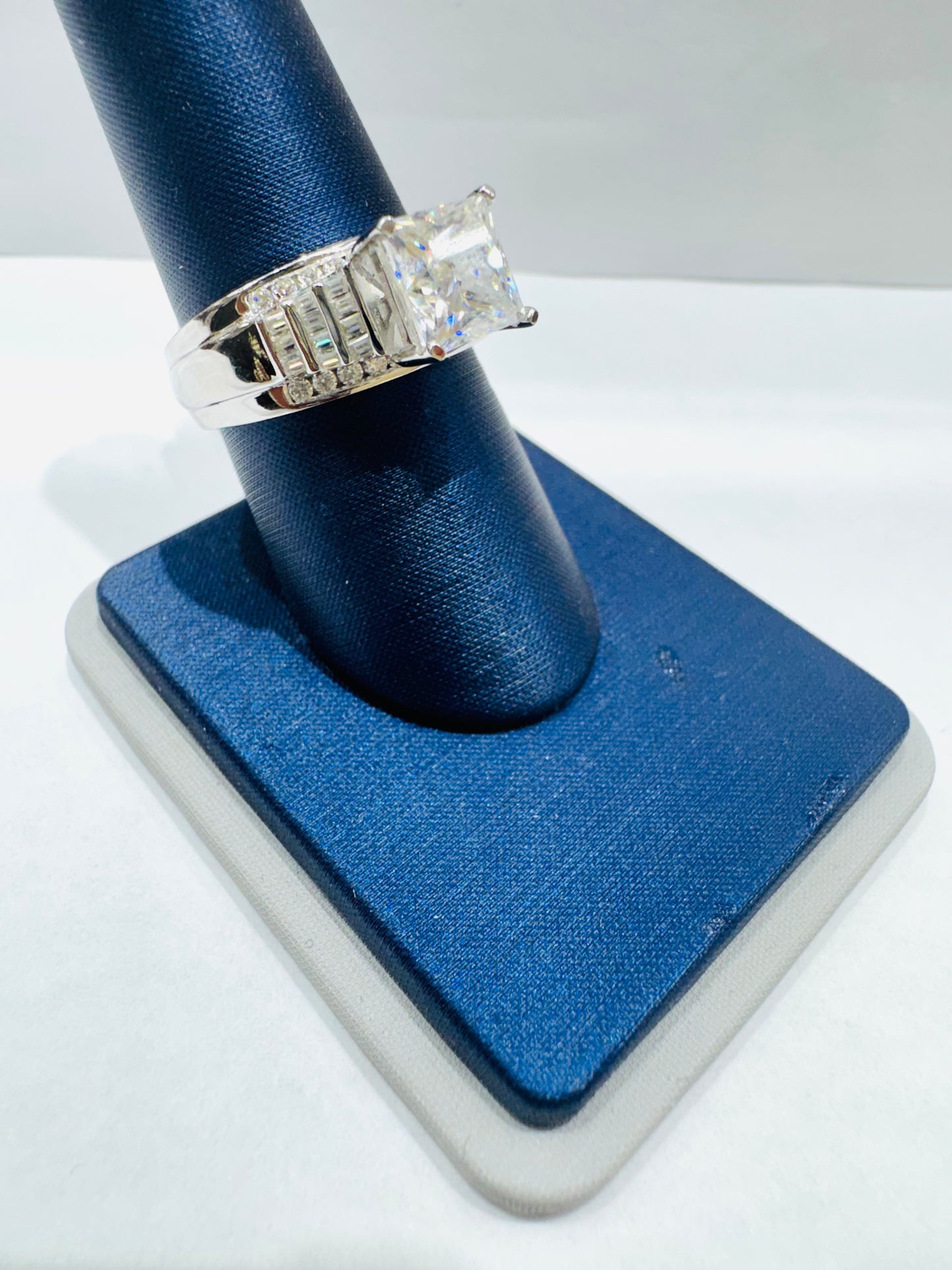 SILVER MOISSANITE RING 2.70CT ,SIZE: 7