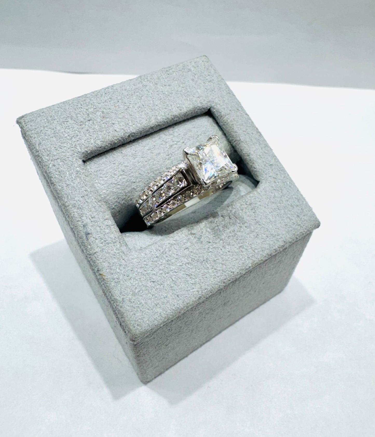 SILVER MOISSANITE RING 2.30CT, SIZE: 6